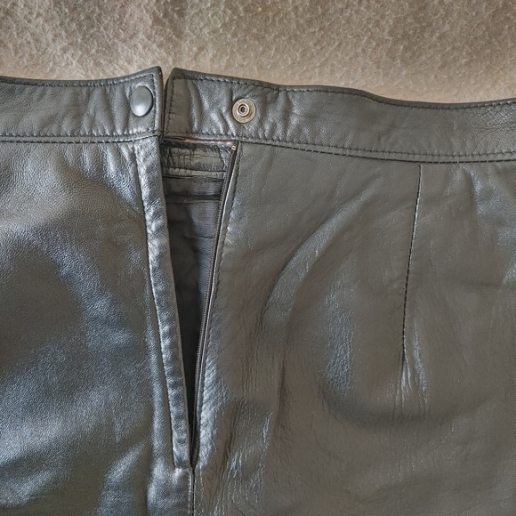 Danier Skirt in💯% genuine leather - Picture 3 of 10